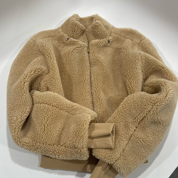 ALO Yoga Jackets & Blazers - Alo Yoga -  Foxy Sherpa Jacket